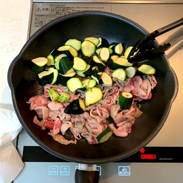 レシピ ズッキーニと豚肉の甘辛炒め 作り置き おつまみ Mi Rin S みーりんず